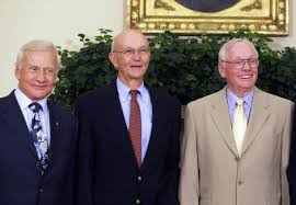 Der erste mann, der 1969 den mond betrat, starb im alter von 82 die nachrichten heute: Bilderstrecke Zu 50 Jahre Mondlandung Die Manner Von Apollo 11 Bild 7 Von 7 Faz