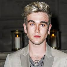 Gabriel-Kane Day-Lewis : sa mère Isabelle Adjani l'a contraint à vivre avec  son père