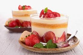 Chef Royale Tiramisu Aux Fraises Et Speculoos Sweet Recipes Food Lebanese Desserts