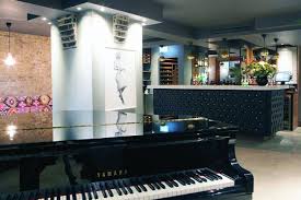 Black And Blue Wigmore Street 5 Of The Best Piano Bars In London Black Bar London Bars Black Bar Stools