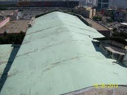 Çatı su izolasyonunda yaygın tercih edilen yöntemlerden birisi olan membran kaplama gibi izolasyon yöntemlerinde kaplama malzemeleri ek yerlerinden zamanla sızdırma yapmaktadır. Egimli Cati Kaplama Zemin Isi Yalitimi Izobozz Yalitim Isi Ses Yalitim Malzemeleri