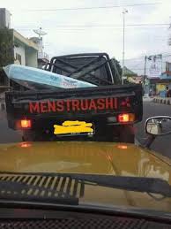Ketiga, gunakan klakson saat menyalip kendaraan lain di siang hari. 10 Potret Tulisan Kocak Di Belakang Mobil Bikin Fokus Buyar Saat Berkendara Citizen6 Liputan6 Com