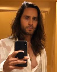 Yes, he's a great actor and one of the hottest male singers, but enough horror stories have emerged that paint a pretty clear picture about what type of person leto is.he has an air of entitlement and ego surrounding him, which seems to have convinced him he can do whatever he wants and get away with it. Jared Leto On Twitter