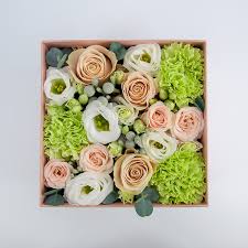 How to send flowers in a box. Square Flower Box Charmant Send Flowers Vilnius BeatricÄ—s GÄ—liÅ³ Namai