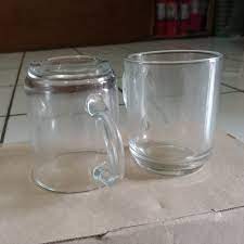 Desain dasar gelas kaca ini sebenarnya simpel, yaitu berbentuk flipped letter a dengan bagian bawahnya yang tidak terlalu sempit. Jual Gelas Kaca Beling Kopi Gagang Kecil Cm Polos 6 Pcs Jakarta Utara Nizuku Tokopedia
