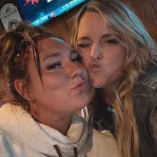 Looking for a good saddle pad (preferably teal or black) teal headstall and  breast collar set and A bronc halter that someone designs🩵🩵