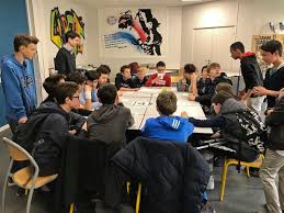 Représentée dans de nouvelles cartes, où l'on remarque l'établissement des etats & empires du monde, leur durée, leur chûte, & leurs differens gouvernemens : Des Grands Lisent Des Albums Aux Petits Dix Ans Deja Et Pas Las Rectorat De L Academie De Besancon