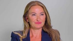 Carolina Perles, exmujer de Ábalos, cuenta lo que vivió con él en el  estreno de 'El Precio de...'