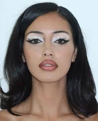 Elisa Clemente's Instagram, Twitter & Facebook