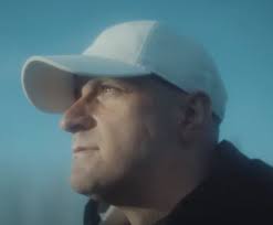 Dospěl už česko-slovenský hip hop, nebo ne? 100 minut hitů, beatů, vlajek i  plamenometů aneb Dojmy z životního koncertu DJe Wiche  https://www.bbarak.cz/dospel-uz-cesko-slovensky-hip-hop-nebo-ne-sto-minut-hitu-beatu-vlajek-i-plamenometu-aneb-dojmy-z  ...