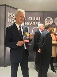 Le prix du quai des orfèvres, le premier à être décerné dans les nouveaux locaux de la police judiciaire parisienne, au 36 rue du bastion, a été décerné. Paul Merault Recoit Le Prix Du Quai Des Orfevres 2019