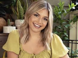 Giannina Gibelli On Dating Damian Powers Post Love Is Blind And More Can you fall in love with a person.