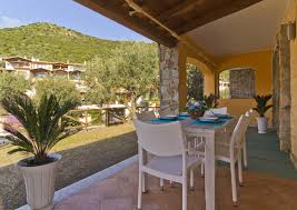 Ed è perfetta per una famiglia o un gruppo di 4 persone che vuole concedersi un po di relax a contatto con la natura incontaminata di chia. Casa Valentina Chia Project Design