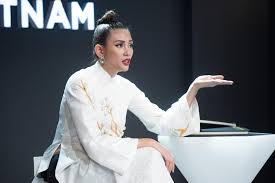 Tất cả mọi người và nhóm cộng sự ai cũng vui vẻ, phấn khởi trong ngày. Vo Hoang Yen Dien Ao Dai Doc Nhat Vo Nhi Bat Ngo Loai Nguoi Mau Luong Tinh Mid Nguyen 1 1541348905 246 Width1000height668 D O L L Y Viet Nam