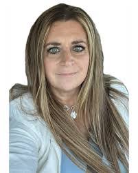 Belinda Bradfield's Instagram, Twitter & Facebook