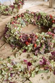 Hortensienkranz Anleitung Zum Selber Binden Mit Fetter Henne Hagebutte Hagebutten Kranze Dekoidee Herbst Getrocknete Blumen Blumengestecke Und Herbstkranze