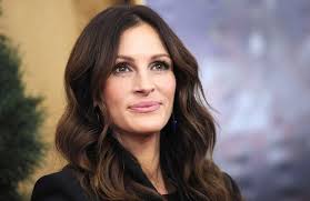 Julia Roberts, abuzata si terorizata de tatal vitreg. Barbatul are acum o  relatie cu un alt barbat