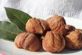 Fate attenzione a pulire con cura le vostre castagne senza lasciare nessun residuo della buccia o della pellicina che le ricopre. Castagne Lesse Semplicemente Allessa Luciano Pignataro Wine Blog