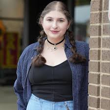 All smiles behind the scenes. Plus a rare look at me in makeup🤫 Photos:  @sharonvetalicephotography Location: @upscaleit