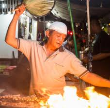 Lau pa sat is one of the most popular food markets, or what locals refer to as a 'hawker center', in the heart of singapore's financial district. Hawker Centres In Singapur Ist Das Streetfood Weltkulturerbe Welt