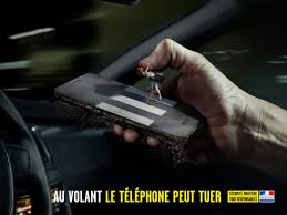 La sanction est de 135€ d'amende et 3 points retirés. Securite Routiere Une Procedure Intrusive Pour Lutter Contre Le Telephone Au Volant