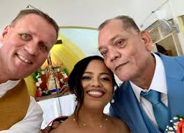 Pabien Varenia Thomas ku George Boezem! Dios ta sigui bendishona boso den  boso barku matrimonial..