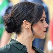 Meghan markle's former hair stylist told people that although she naturally has beautiful curls, she undergoes salon treatments to manage her mane. The Evolution Of Meghan Markle S Hair Over The Years Allure