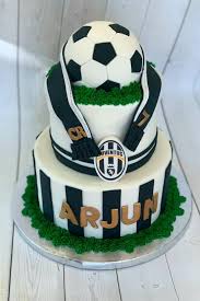 The figurine make from gum paste. Juventus Cristiano Ronaldo Confections Of A Cake Lover Facebook