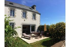 Das haus wurde auf einem felsen gebaut und. Urlaub Am See In Frankreich