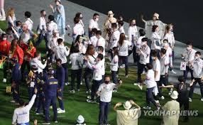 이병헌은 올해 칸 영화제 비경쟁 부문 초청작인 한재림 감독의 재난 영화 '비상선언'에 송강호, 이병헌, 전도연, 임시완 등과. Sptqfeze0rb98m
