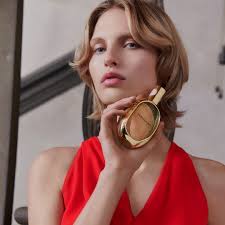 Ferragamo Fiamma, Parfum Eco-Friendly dengan Kombinasi Aroma Floral dan  Woody