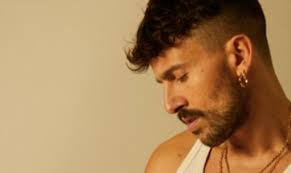 Alle 20.40, su raiuno, la prima serata della 71^ edizione del festival di sanremo condotta da sul palco, poi, i primi 13 big in gara: Ztp8atns85bzkm