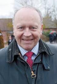 Surprise knighthood for retiring Windsor Castle governor