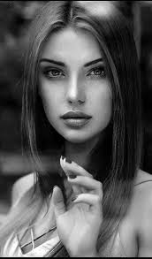 Black And White Pictures Of Women S Faces With Value Pin By Ricardo Dasilvacunha On Headshots Women S Portrait Photography Black And White Portraits Portrait