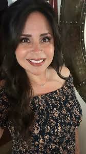 what app do you use to change the background please as i had to take  picture to get the light.