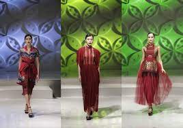 Desain baju batik embos couple kombinasi desain baju kebaya batik via batikcouple.web.id. Busana Etnik Dari 12 Kain Heritage Indonesia Karya Desainer Yurita Puji Di Fashionality 2018 By Appmi Jawa Barat Semua Halaman Stylo