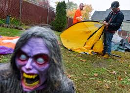 Father and son scare up Halloween thrills with homemade haunted house