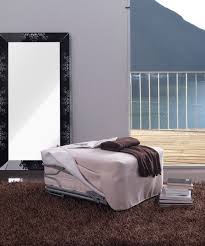 Un letto con vista dall alto. Pouf Letto
