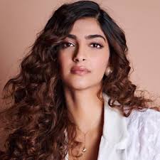 Strategic layers are the answer to this problem. 4 Bollywood Approved Wavy Hairstyles And How To Master Them Vogue India