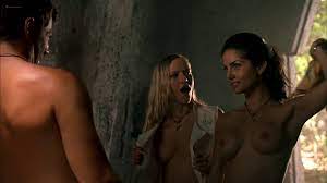 Naked Elena Lyons in Club Dread < ANCENSORED