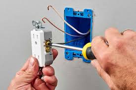 How an outlet circuit works. How To Wire Electrical Outlets And Switches