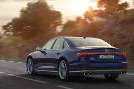 بعد الثورة التي قدمتها مرسيدس بنز عندما أطلقت في عام 2014 سيارة اس كلاس المزودة بنظام تعليق مع تقنية رأس الدجاجة ، تأتي منافستها سيارة اودي اس 8 2020. Striveme Ø³ÙŠØ§Ø±Ø© Ø§ÙˆØ¯ÙŠ S8 Ø§Ù„Ø¬Ø¯ÙŠØ¯Ø© Ù…ØªÙˆÙØ±Ø© Ø§Ù„Ø¢Ù† ÙÙŠ Ø§Ù„Ø´Ø±Ù‚ Ø§Ù„Ø£ÙˆØ³Ø·