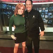 In 2007, she moved to fox business network, anchoring business news. Liz Claman On Twitter The One The Only Dan Aykroyd So Nice So Canadian Http T Co Pozksbrenb