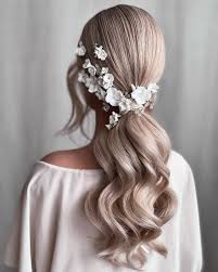 Acconciature sposa per capelli sciolti con fiori. Acconciature Sposa 2021 Le Idee Piu Belle Per Il Grande Giorno Trucchi Tv