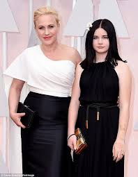 Harlow olivia calliope jane (l) and actress patricia arquette attend the 41st annual people's choice awards at nokia theatre la live on january 7, 2015 in los angeles, california. Patricia Arquette Brings Sister Rosanna And Daughter Harlow To The Oscars Daily Mail Online
