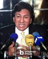 Image of PERUVIAN OPPOSITION LEADER ALEJANDRO TOLEDO WITH JOURNALISTS IN  MEXICO CITY,