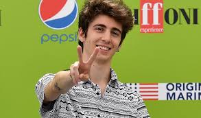 Quanto guadagnano gli youtuber davvero? Favij Co Quanto Guadagnano I Piu Famosi Youtuber Italiani Deabyday