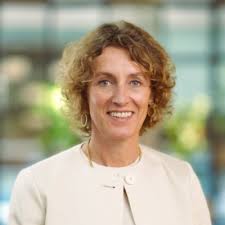 Trots op onze collega Ewald Van Hamersveld, die gister tijdens de  jaarlijkse M&A Awards de Lifetime Achievement Award heeft ontvangen voor  zijn werkzaamheden bij KPMG. Van harte gefeliciteerd!