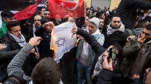 Political and social injustice have worsened dramatically in the past year. Anti Israel Demos In Berlin Deborah Feldman Das Ist Purer Judenhass Archiv
