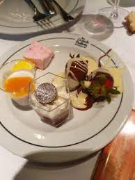 Les grands buffets à narbonne, c'est un restaurant atypique et ce n'est pas rien de le dire car à priori quand on arrive. Langouste Grillee Photo De Les Grands Buffets Narbonne Tripadvisor